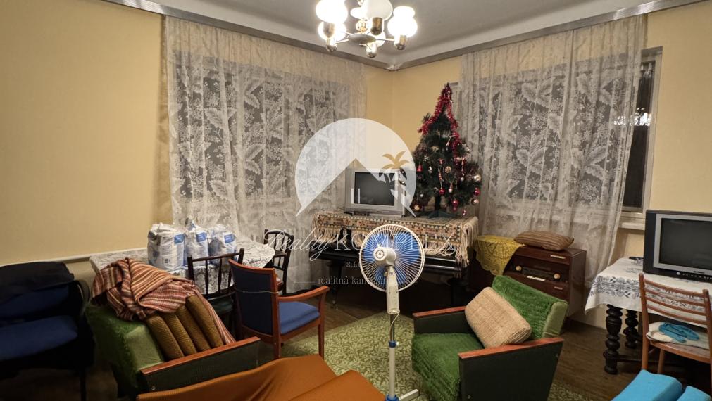 Reality KOMPLEX s.r.o. Vám ponúka na predaj 5-izbový rodinný dom v Rohovciach