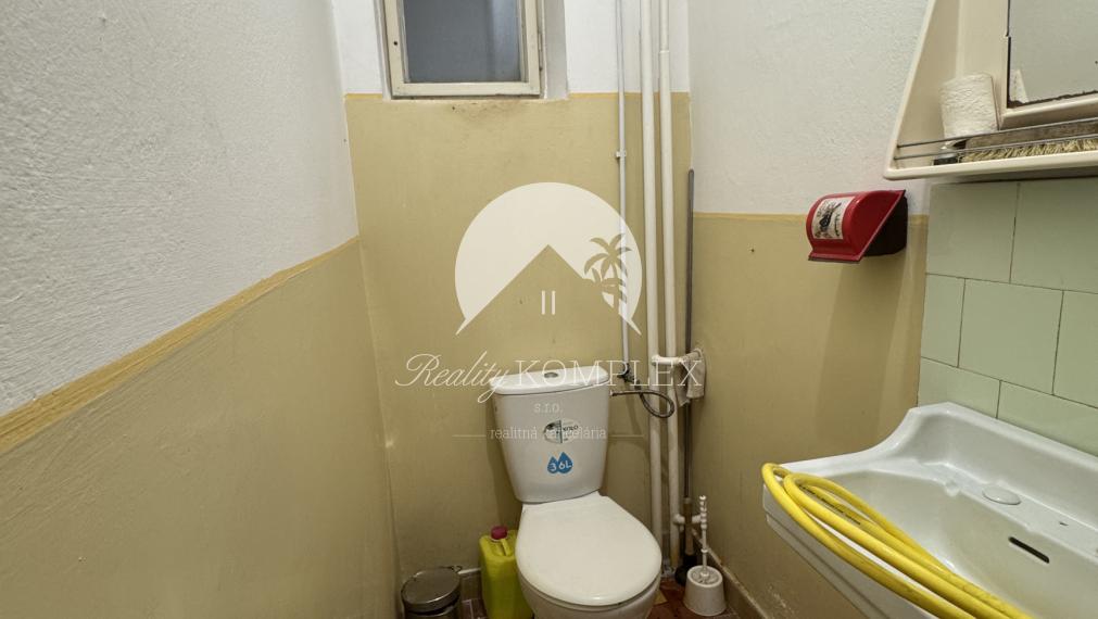 Reality KOMPLEX s.r.o. Vám ponúka na predaj 5-izbový rodinný dom v Rohovciach