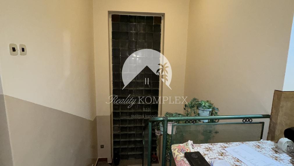 Reality KOMPLEX s.r.o. Vám ponúka na predaj 5-izbový rodinný dom v Rohovciach