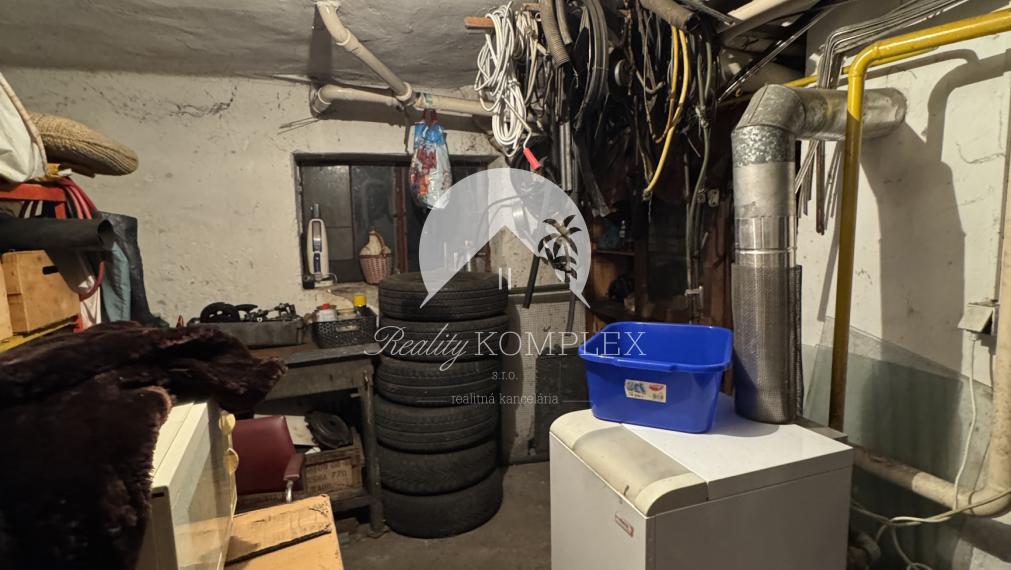 Reality KOMPLEX s.r.o. Vám ponúka na predaj 5-izbový rodinný dom v Rohovciach