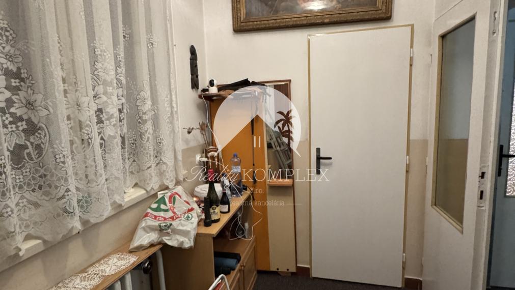 Reality KOMPLEX s.r.o. Vám ponúka na predaj 5-izbový rodinný dom v Rohovciach