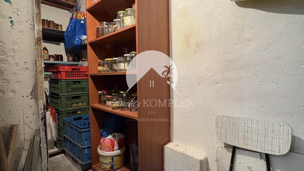 IBA U NÁS !!! Reality KOMPLEX s.r.o. Vám ponúka na PREDAJ slnečný, priestranný  3izbový byt v dobrej lokalite v Komárne !!!