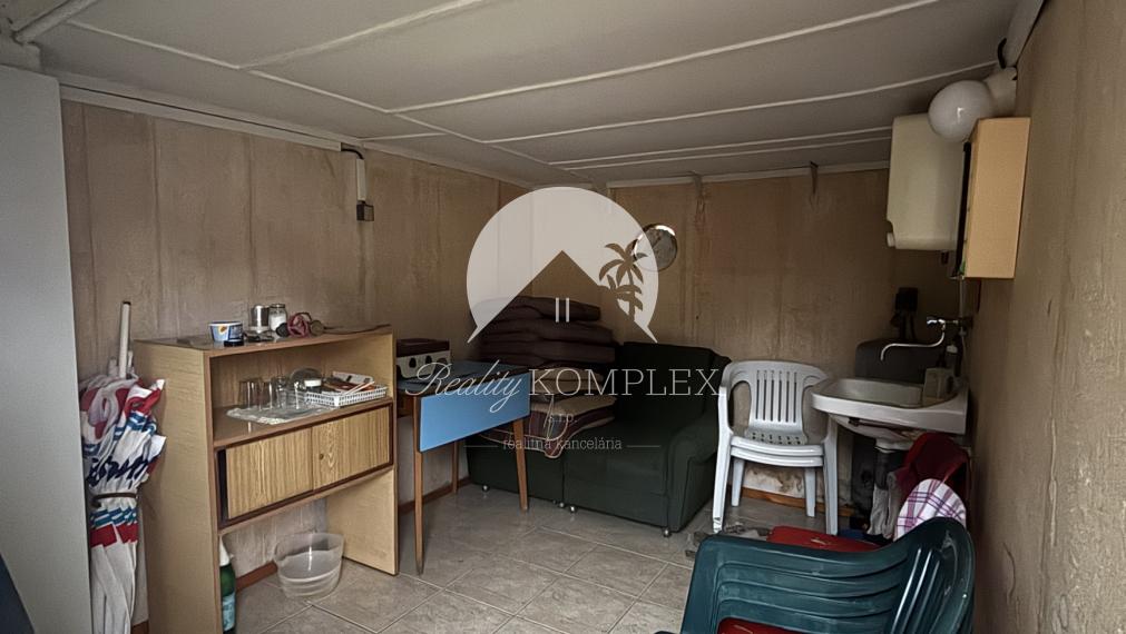 Reality KOMPLEX s.r.o.,Vám ponúka na PREDAJ prekrásnu  záhradu v jednej z najobľúbenejších lokalít Komárna - na Alžbetinom Ostrove!