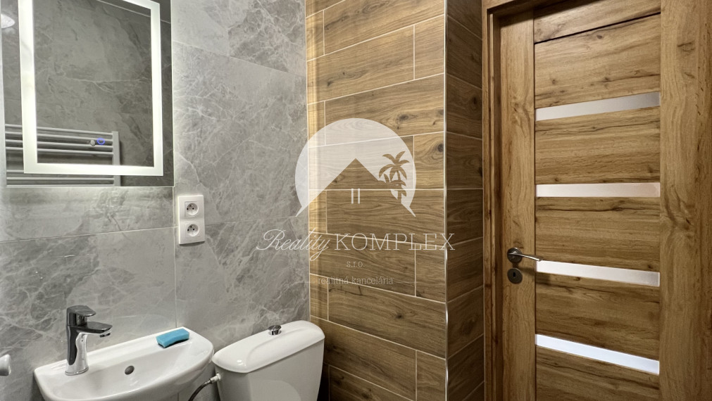 Reality KOMPLEX s.r.o. ponúka na PRENÁJOM krásny 1 izbový byt v centre Dunajskej Stredy!