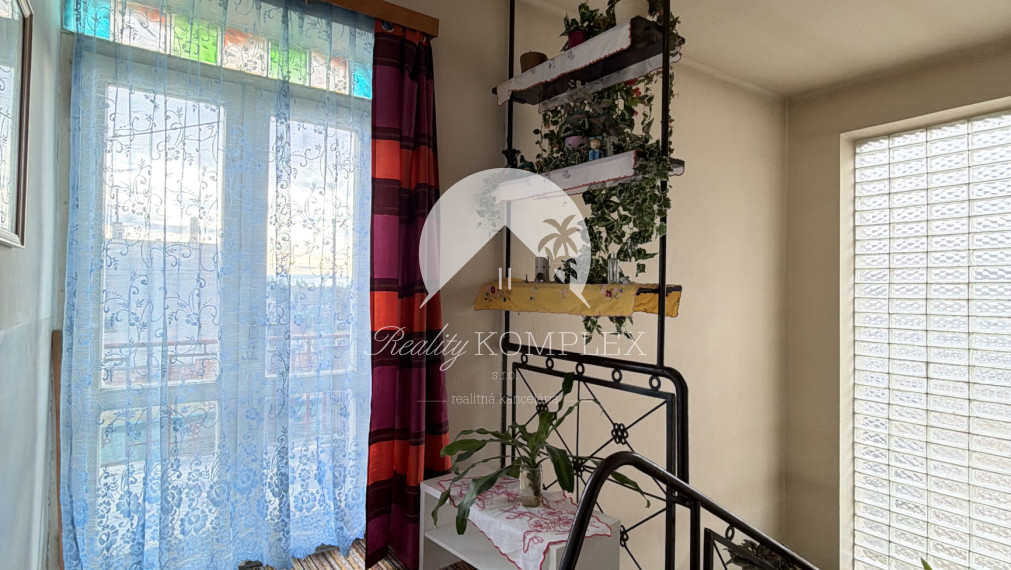 NA PREDAJ – POSCHODOVÝ RODINNÝ DOM V OBCI BALOŇ