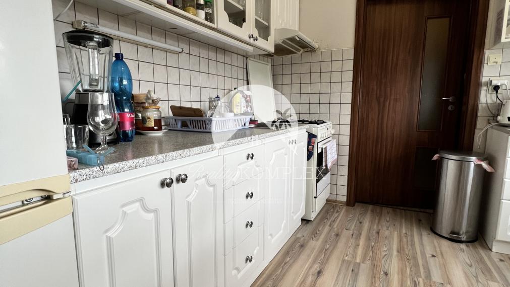 Pekný, zrekonštruovaný trojizbový byt s balkónom v Komárne na PREDAJ