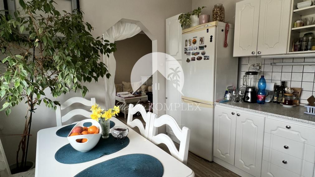 Pekný, zrekonštruovaný trojizbový byt s balkónom v Komárne na PREDAJ