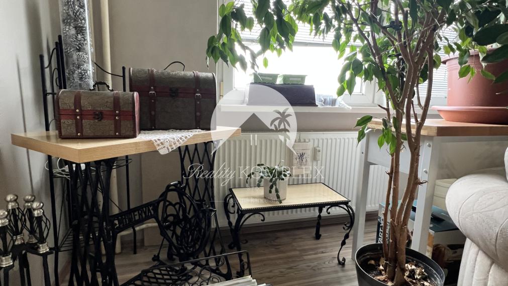 Pekný, zrekonštruovaný trojizbový byt s balkónom v Komárne na PREDAJ