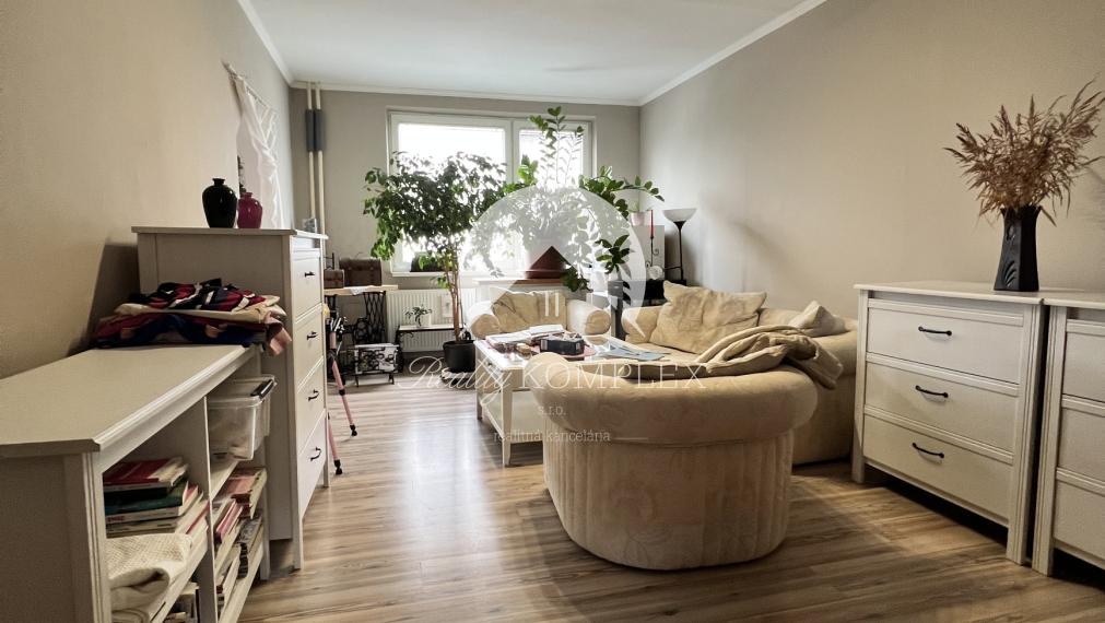 Pekný, zrekonštruovaný trojizbový byt s balkónom v Komárne na PREDAJ