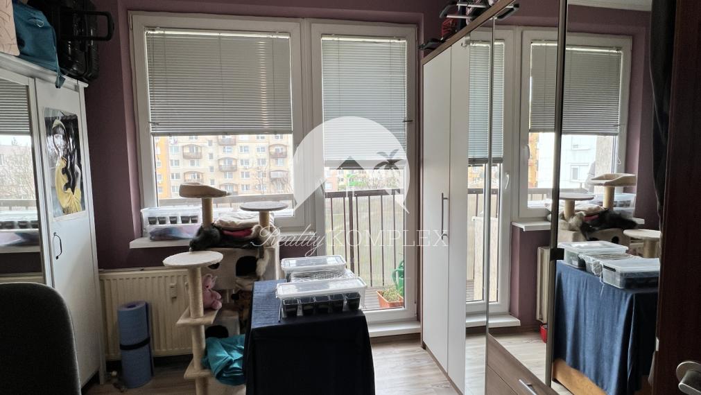 Pekný, zrekonštruovaný trojizbový byt s balkónom v Komárne na PREDAJ