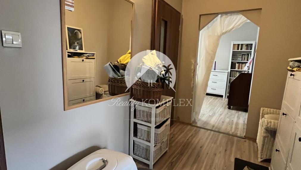 Pekný, zrekonštruovaný trojizbový byt s balkónom v Komárne na PREDAJ