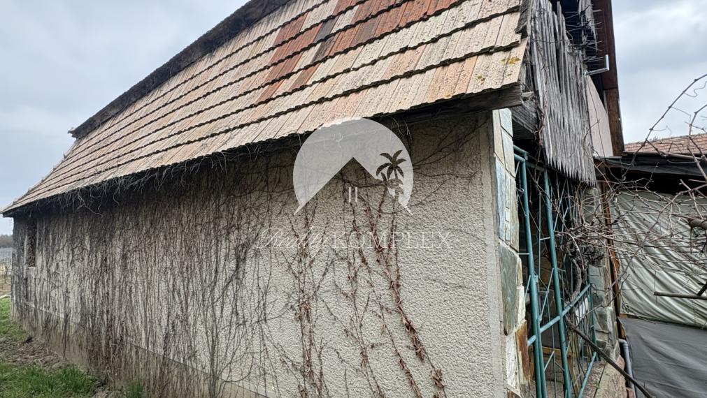 IBA U NÁS !!! Reality KOMPLEX s.r.o. ponúka EXKLUZÍVNE na predaj poschodovú chatu s pivnicou v chatovej oblasti Chotín !!!