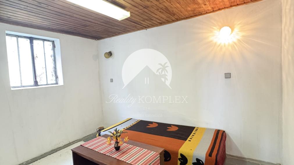 IBA U NÁS !!! Reality KOMPLEX s.r.o. ponúka EXKLUZÍVNE na predaj poschodovú chatu s pivnicou v chatovej oblasti Chotín !!!