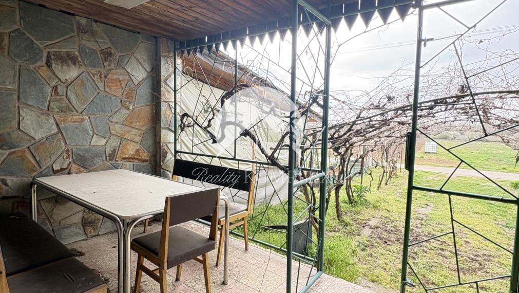 IBA U NÁS !!! Reality KOMPLEX s.r.o. ponúka EXKLUZÍVNE na predaj poschodovú chatu s pivnicou v chatovej oblasti Chotín !!!