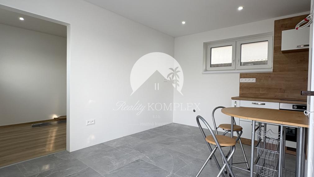 EXKLUZÍVNE IBA U NÁS !!! Reality Komplex s.r.o. vám ponúka na predaj výnimočnú novostavbu víkendového domu v jednej z najlukratívnejších lokalít – len 50 metrov od nádherného Dunaja v Moči.