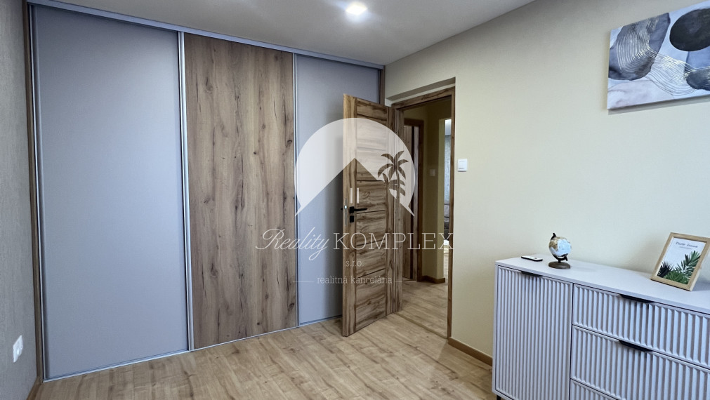 Nádherný trojizbový byt s balkónom s krásnym výhľadom na PREDAJ v Komárne!