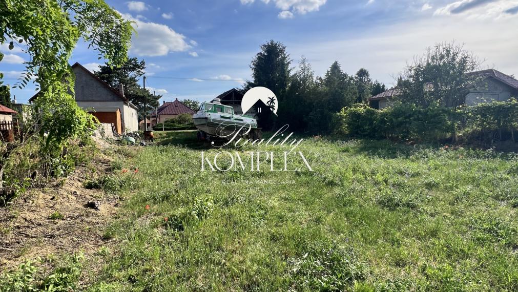 Veľký pozemok na PREDAJ 300 m od brehu Dunaja v Kravanoch nad Dunajom aj pre investorov!
