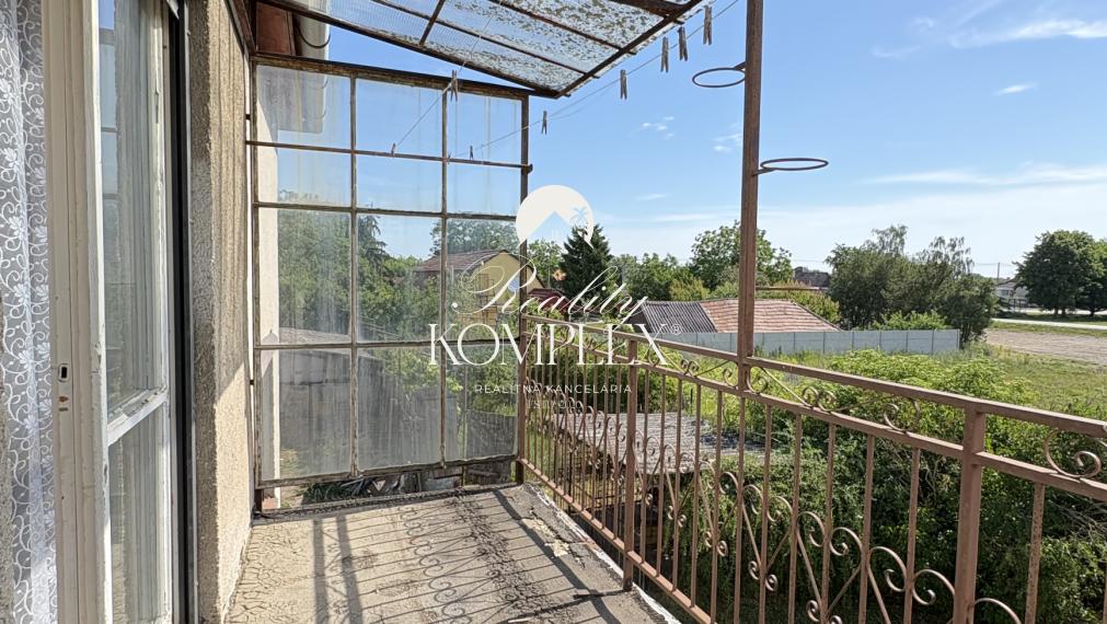 Iba u nás !!! Reality Komplex s.r.o., Vám exkluzívne ponúka na predaj priestranný rodinný dom v pokojnej obci Pribeta !!!
