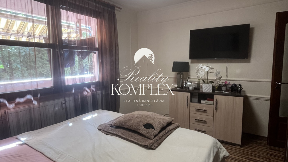 Reality KOMPLEX s.r.o. Vám EXKLUZÍVNE ponúka na predaj priestranný 3-izbový byt