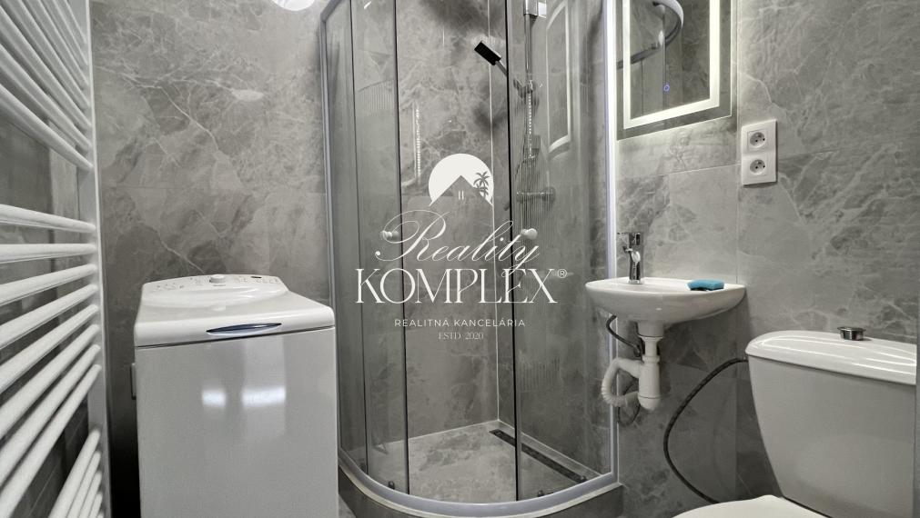 Reality KOMPLEX s.r.o. ponúka na PRENÁJOM krásny 1 izbový byt v centre Dunajskej Stredy!