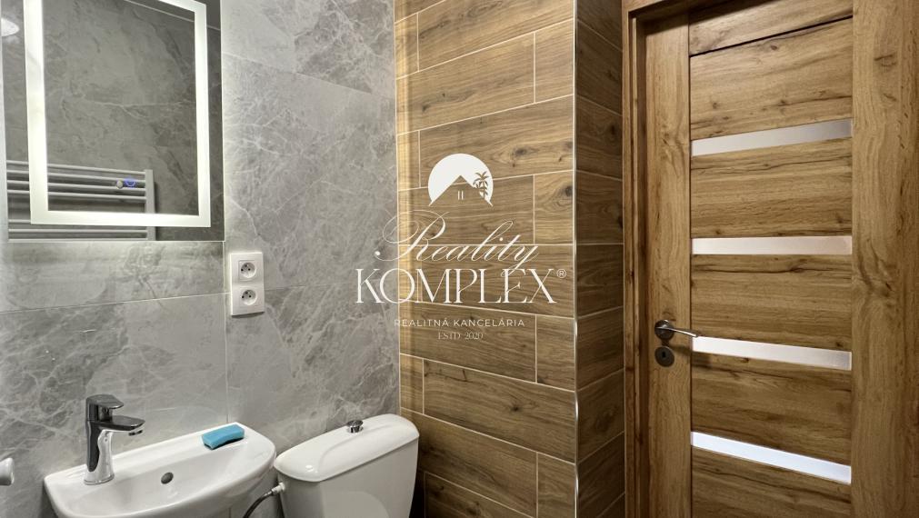 Reality KOMPLEX s.r.o. ponúka na PRENÁJOM krásny 1 izbový byt v centre Dunajskej Stredy!
