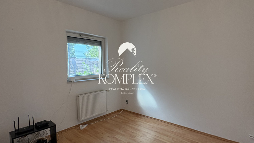 IBA U NÁS – REALITY KOMPLEX ponúka výnimočný rodinný dom s priamym prístupom k Dunaju v Maďarsku – Komárom, Koppánymonostor, len 3 km od slovenských hraníc !!!