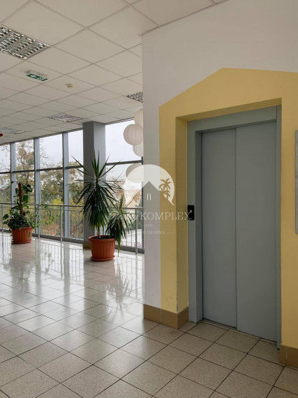 Kiadásra kínálunk üzlet helységeket, irodai helységeket Komárom központjában