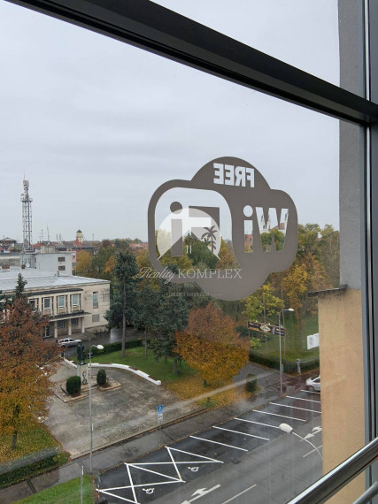 Kiadásra kínálunk üzlet helységeket, irodai helységeket Komárom központjában