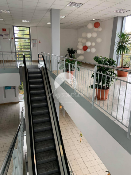 Kiadásra kínálunk üzlet helységeket, irodai helységeket Komárom központjában