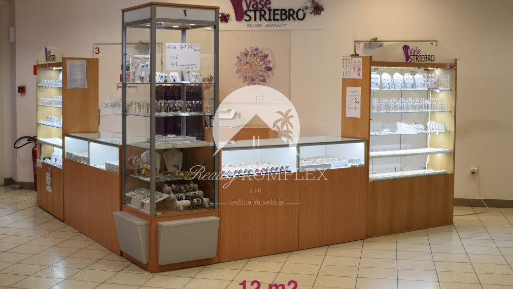 Kiadásra kínálunk üzlet helységeket, irodai helységeket Komárom központjában