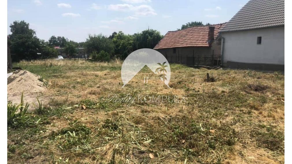 Reality KOMPLEX s.r.o. Vám ponúka na PREDAJ pozemok v obci Čalovec 11 km od mesta Komárno