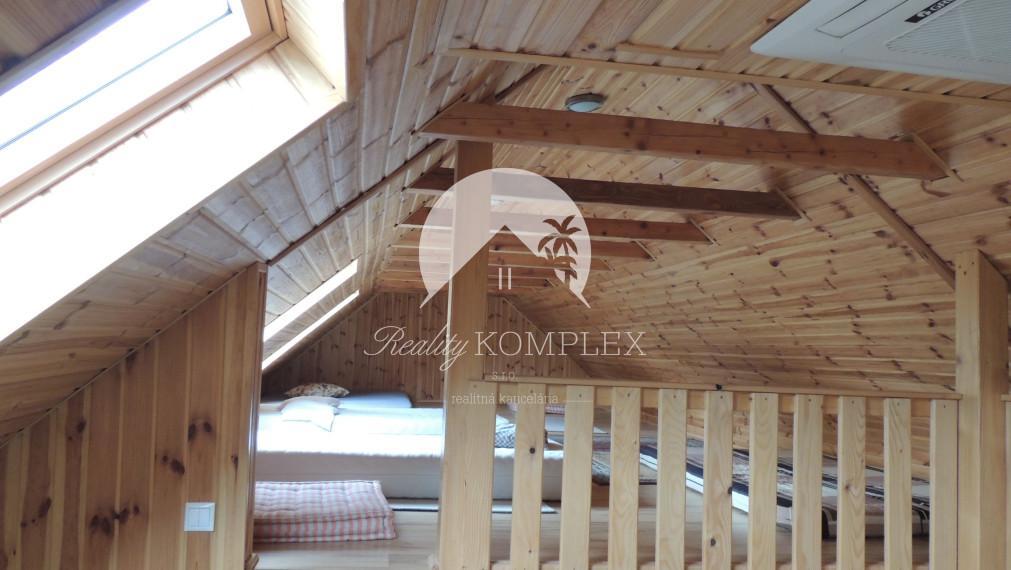 Reality KOMPLEX s.r.o. Vám ponúka na PREDAJ viacgeneračný rodinný dom len 60 km od BA!!