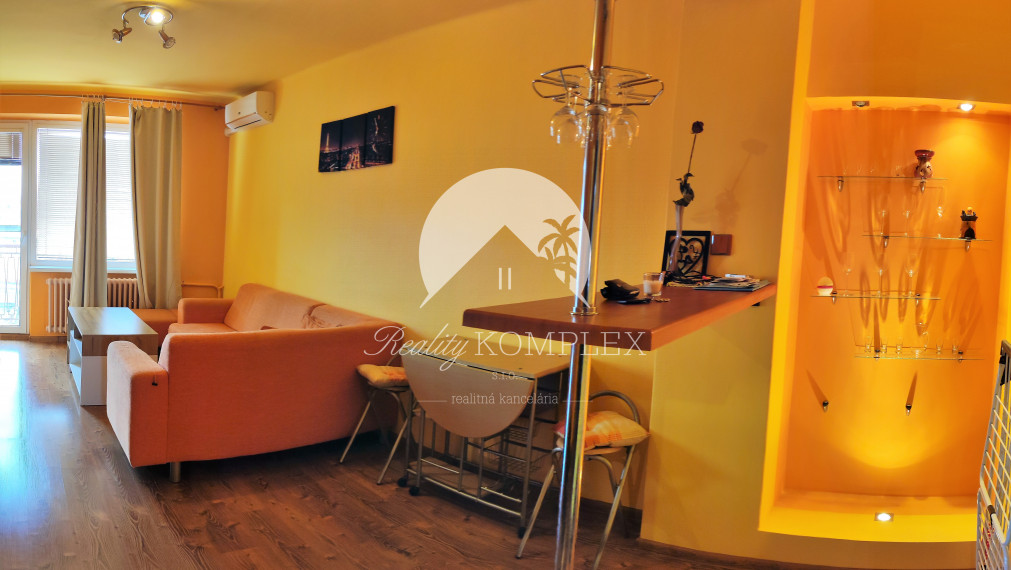 Reality KOMPLEX s.r.o. Vám ponúka na predaj 3 izbový byt s balkónom v meste Komárno!