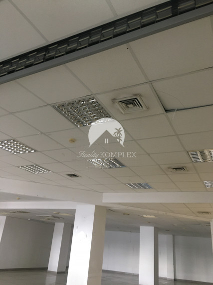 Kiadásra kínálunk üzlet helységeket, irodai helységeket Komárom központjában