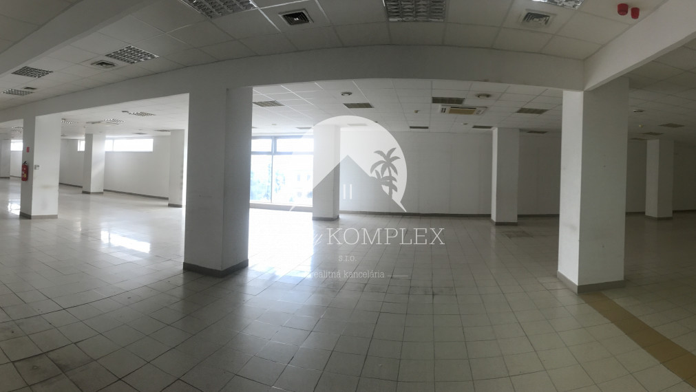 Kiadásra kínálunk üzlet helységeket, irodai helységeket Komárom központjában