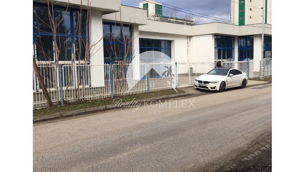 Tágas és napfényes raktárhelyiségeket Kínálunk kiadásra Gyalán.