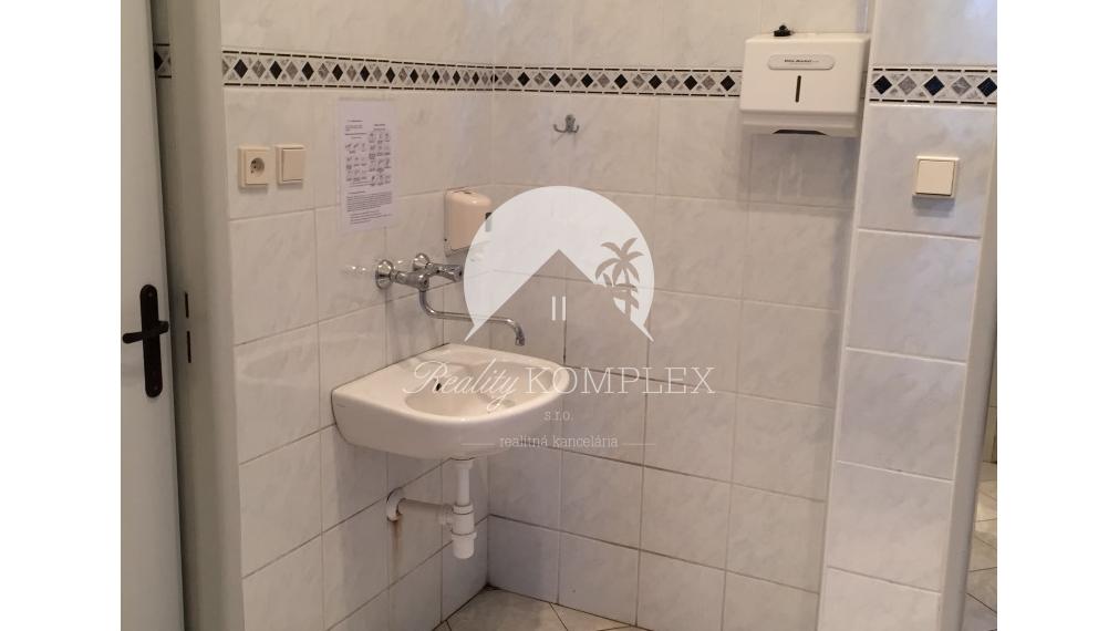 Tágas és napfényes raktárhelyiségeket Kínálunk kiadásra Gyalán.