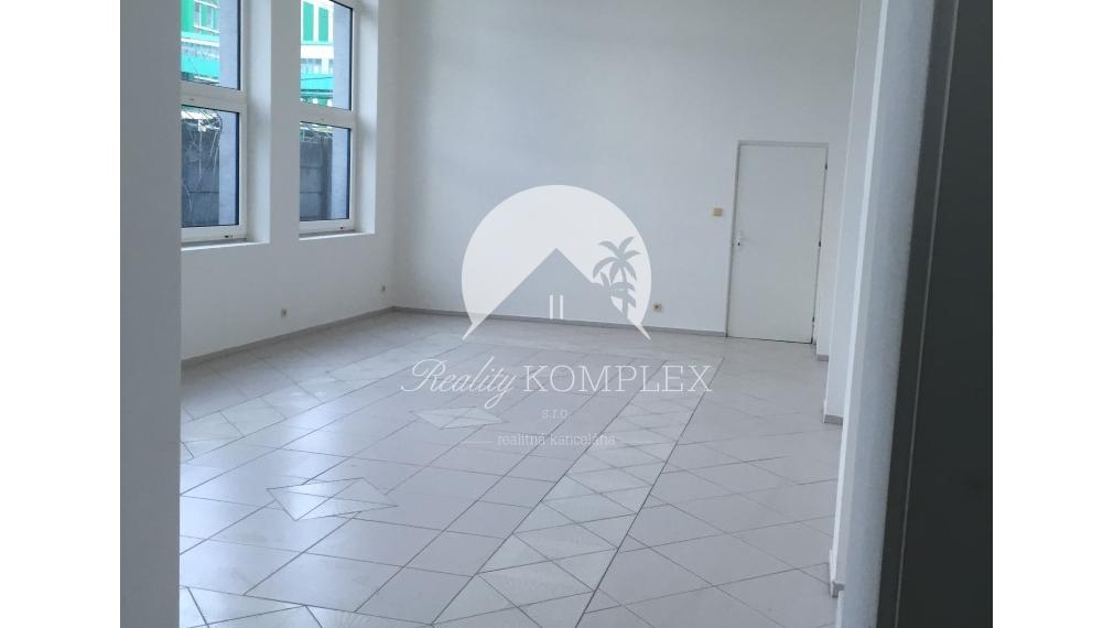 Tágas és napfényes raktárhelyiségeket Kínálunk kiadásra Gyalán.