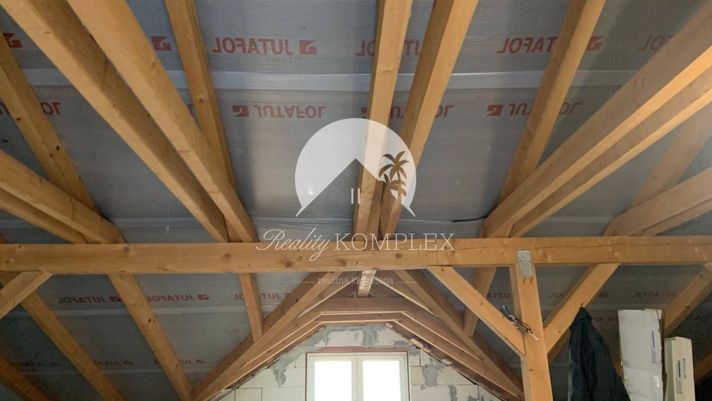 Reality KOMPLEX s.r.o. Vám ponúka na predaj zabehnutý útulný penzión vo vyhľadávanej kúpeľnej obci Patince priamo v areáli vyhľadávaného termálneho kúpaliska!