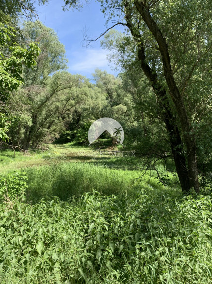 Reality KOMPLEX s.r.o. Vám ponúkana predaj veľkú budovu čarokrásnej, pokojnej lokalite!