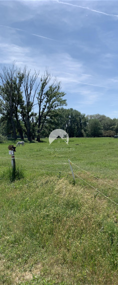 Reality KOMPLEX s.r.o. Vám ponúkana predaj veľkú budovu čarokrásnej, pokojnej lokalite!