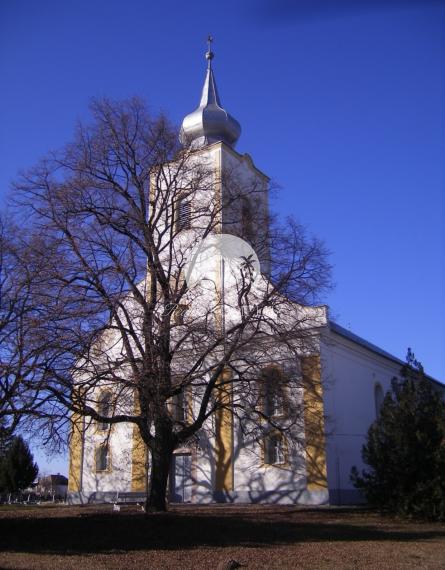 IBA U NÁS! Reality KOMPLEX s.r.o., Vám ponúka na predaj  pozemok v prekrásnej dedine, v obci Moča, vhodný na stavbu rodinného domu!