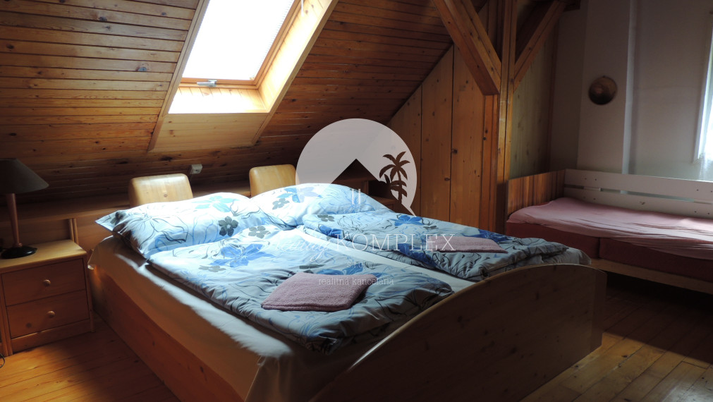 Reality KOMPLEX s.r.o. Vám ponúka na PREDAJ viacgeneračný rodinný dom len 60 km od BA!!