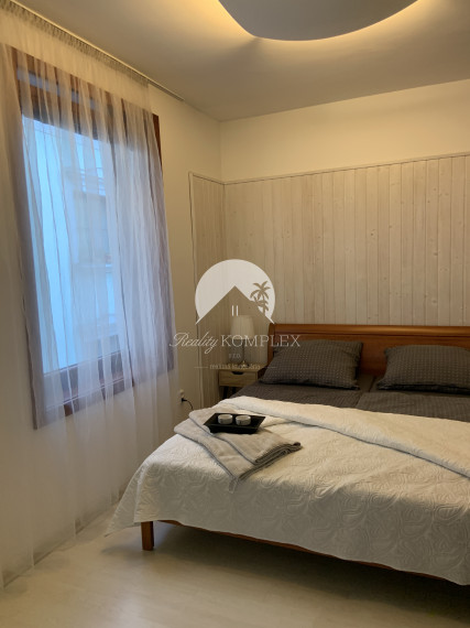 Reality KOMPLEX s.r.o. Vám ponúka na predaj LUXUSNÝ 2 izbový byt v absolútnom centre mesta Komárno na Nádvorí Európy!