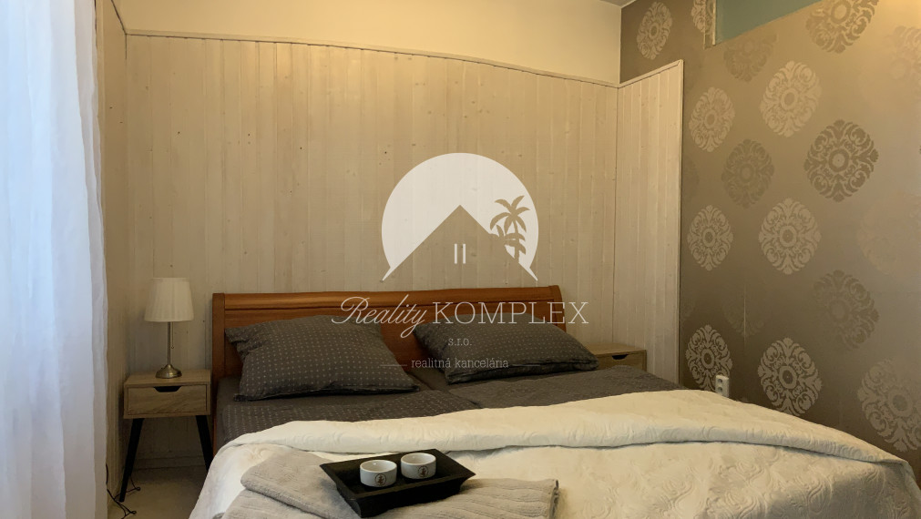 Reality KOMPLEX s.r.o. Vám ponúka na predaj LUXUSNÝ 2 izbový byt v absolútnom centre mesta Komárno na Nádvorí Európy!