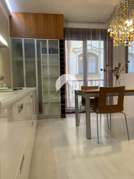 Reality KOMPLEX s.r.o. Vám ponúka na predaj LUXUSNÝ 2 izbový byt v absolútnom centre mesta Komárno na Nádvorí Európy!