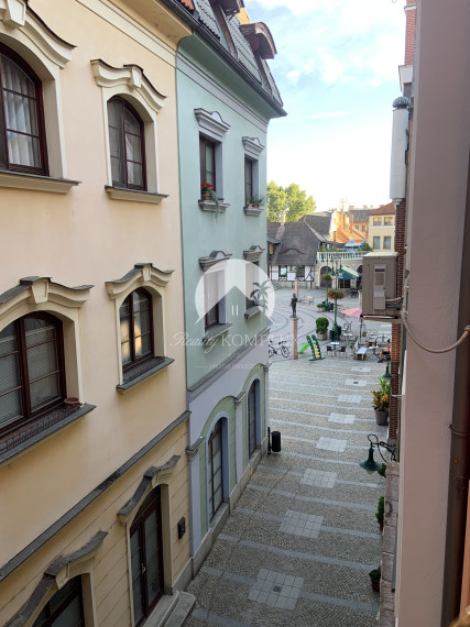 Reality KOMPLEX s.r.o. Vám ponúka na predaj LUXUSNÝ 2 izbový byt v absolútnom centre mesta Komárno na Nádvorí Európy!