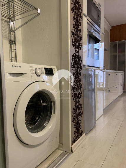 Reality KOMPLEX s.r.o. Vám ponúka na predaj LUXUSNÝ 2 izbový byt v absolútnom centre mesta Komárno na Nádvorí Európy!