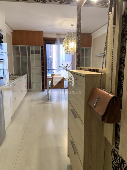 Reality KOMPLEX s.r.o. Vám ponúka na predaj LUXUSNÝ 2 izbový byt v absolútnom centre mesta Komárno na Nádvorí Európy!