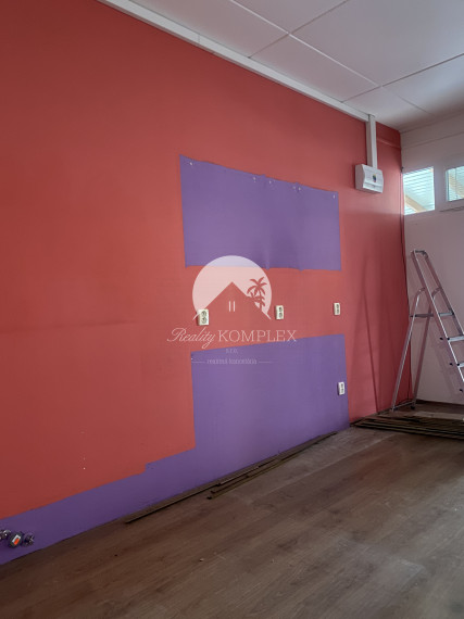 Reality KOMPLEX sro Vám ponúka výhodný prenájom nebytového priestoru v meste Komárno o výmere 20 m2!